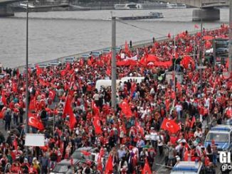 Nemacka-zabranila-Erdoganu-govor-u-Kelnu!-Masovne-demonstracije-u-Nemackoj-kao-podrska-Erdoganu!-2016